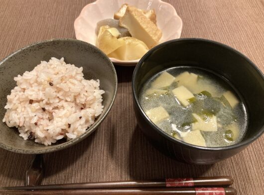 高野豆腐とわかめのスープ朝食