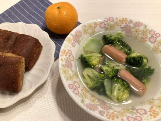 ブロッコリーとソーセージのスープ朝食